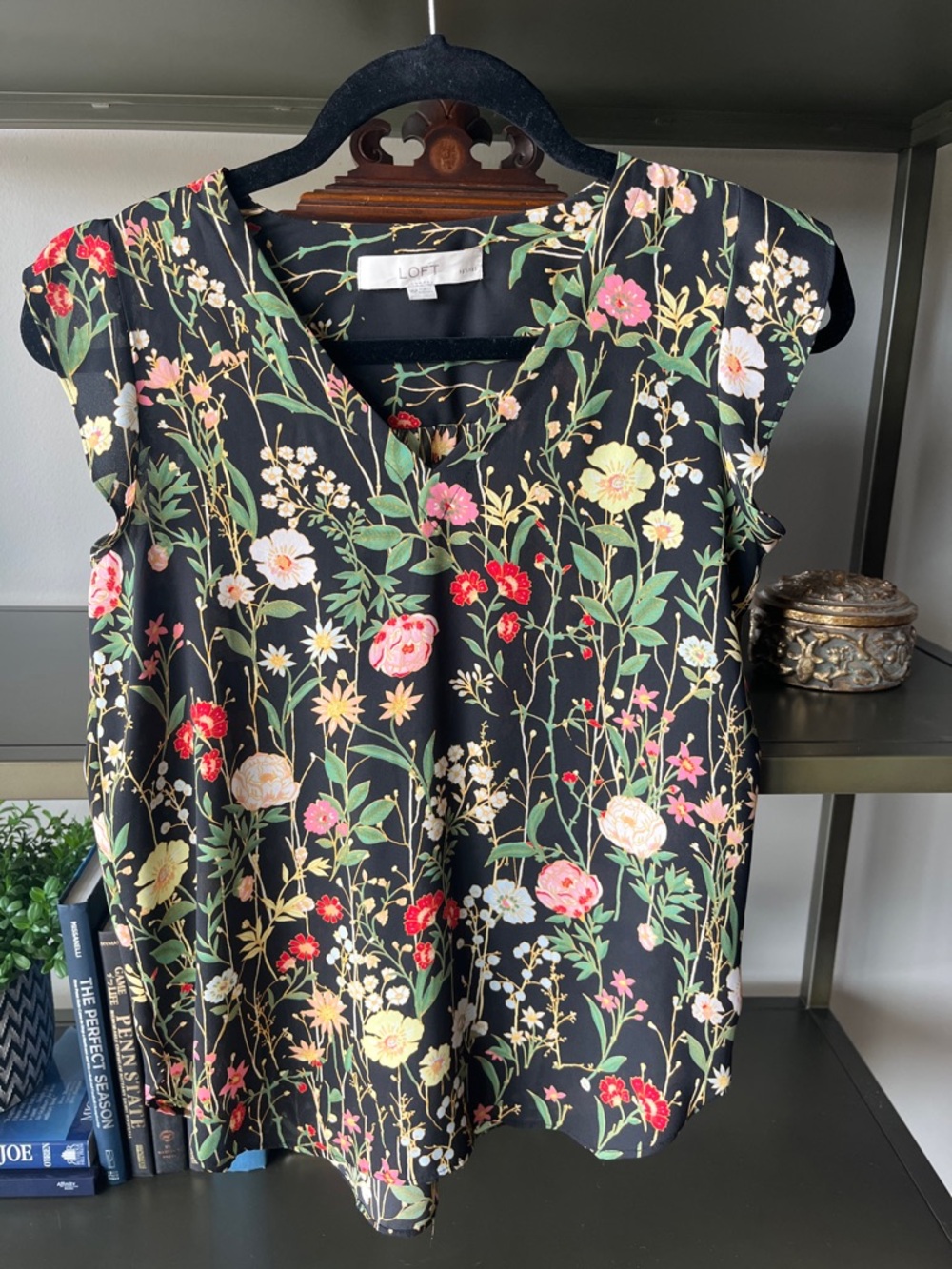 LOFT Black Floral V-Neck Short-Sleeve Blouse